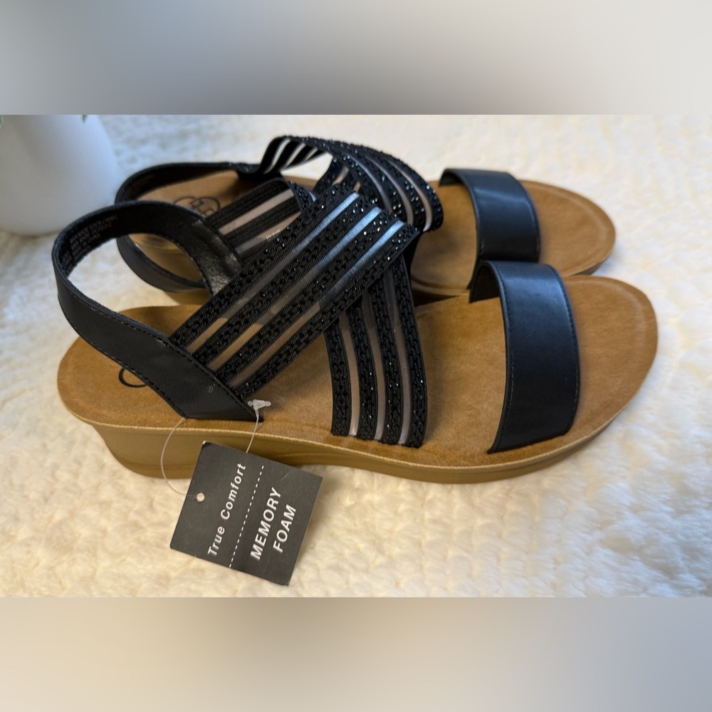 Daisy Fuentes Rhinestone Wedge Sandals – NWT (New with Tags) - Picture 2 of 7